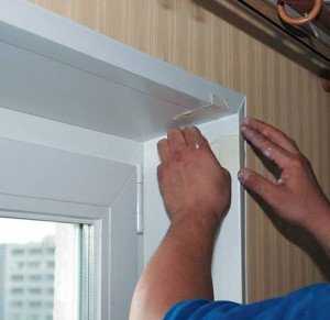 Как установить наличники на окна пластиковые – белые варианты из ПВХ с кабель-каналом для откосов на улице, как снять оконный наличник