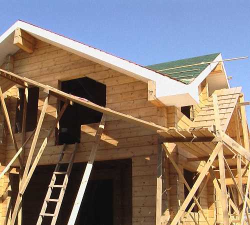 Как утеплить потолок по деревянным балкам – Как правильно утеплить потолок под холодной крышей