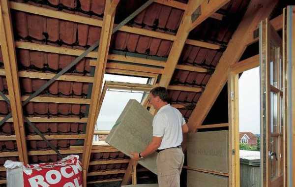 Как утеплить шиферную крышу – если крыша уже покрыта, как сделать своими руками в деревянном доме, прокладка кровли минватой и утепление по стропилам, как утеплить шиферный потолок, виды утеплителей