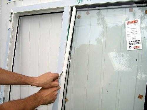 Как в ставить окно в пластиковое окно – Установка пластиковых окон своими руками - как вставить и установить правильно