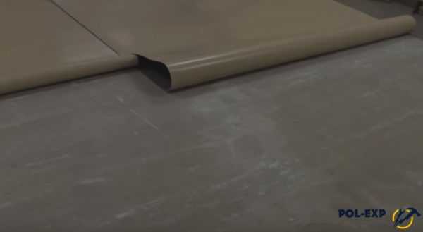 Как закрепить линолеум на бетонном полу – Укладка линолеума на бетонный пол: как правильно класть и стелить напольное покрытие - тонкости технологии, как положить и чем приклеить