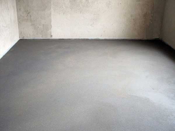 Как залить пол в гараже бетоном – какой маркой, толщина бетонной стяжки, как правильно и недорого забетонировать, как сделать и выровнять, устройство основания