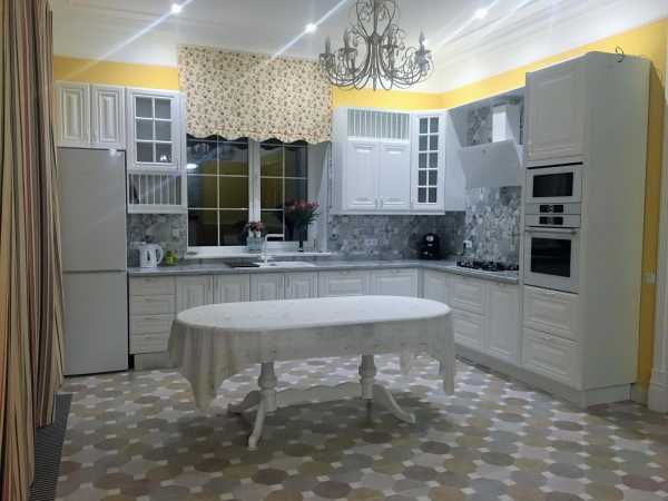 Классическая кухня в светлых тонах фото – фото дизайна кухни в светлых тонах и цветах, интерьер, ремонт и отделка классической кухни