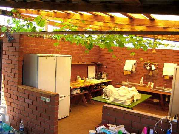 Красивые летние кухни – Самая экономично оборудованная летняя кухня на приусадебном участке, эконом проекты летних кухонь