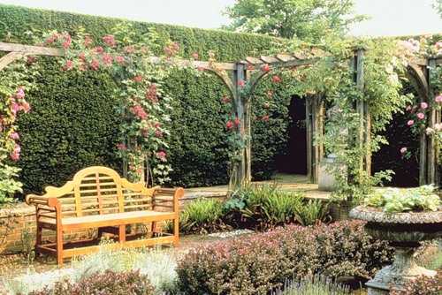 Красивый дизайн двора частного дома фото – современные красивые дворики с беседкой и проекты ландшафта придомовых территорий