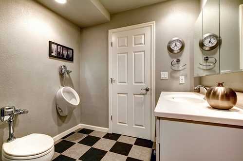 Краска для туалета и ванной – Отделка туалета краской. Как покрасить дачный туалет. Миф о том, что «окрашенные стены в ванной покрываются грибками»