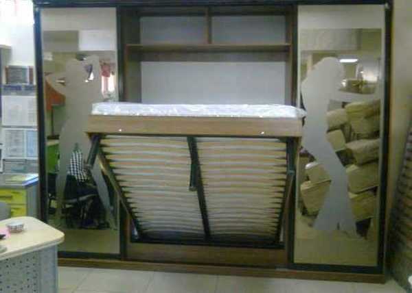 Кровать встроенная в стенку – откидная кровать, встроенная в шкаф на фото
