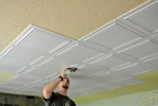 Кухня потолок пластик – Как сделать пластиковый потолок на кухне: потолок для кухни из пластиковых панелей своими руками, как собрать панели пвх (фото, видео), отзывы