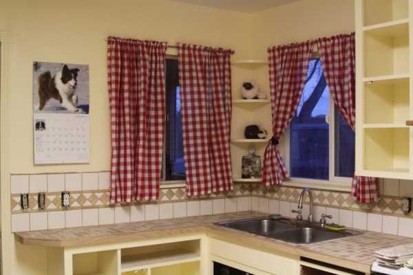 Кухня с окнами большими – используем пространства у окна правильно, 100 фото