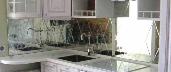Кухня с зеркальным фартуком фото – Зеркальный фартук для кухни: фото идеи и отзывы, кухонный дизайн с применением зеркал