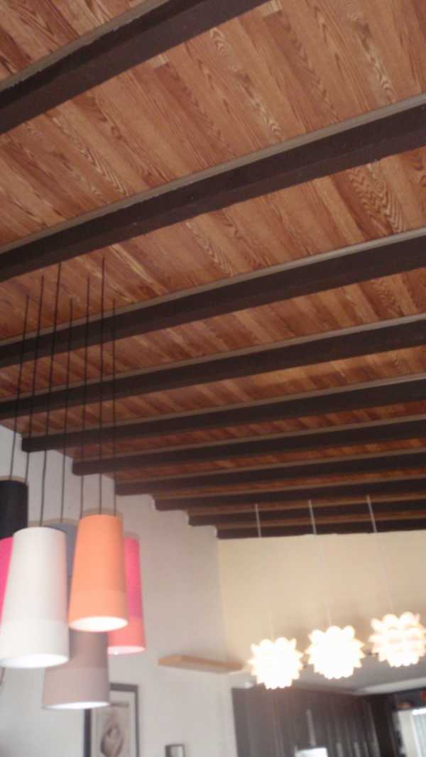 Ламинат на потолке в интерьере фото – фото интерьеров, как крепить покрытие в деревянном доме на стену, как уложить и закрепить своими руками, видео обшивки