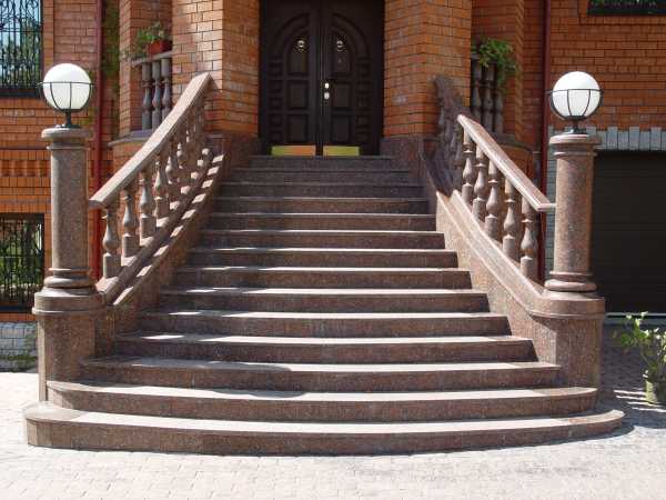 Лестницы к дому – фото металлических в частном, парадная своими руками, строительство, как сделать в здании на второй этаж, оформление