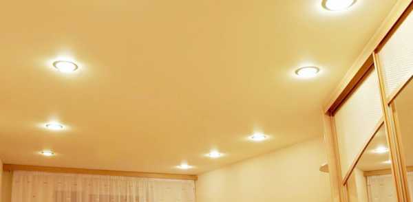 Матовые натяжные потолки с лампочками – У кого какие точечные светильники на натяжных потолках? - запись пользователя hungrywife (tasyamyaaau) в сообществе Дизайн интерьера в категории Электрика, освещение.