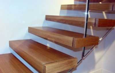 Металл и дерево лестница – Металлическая лестница в загородном доме, отделка деревом, как правильно делать. Как произвести облицовку металлической лестницы деревом: материалы, технология, полезные советы. Отделка межэтажной металлической лестницы древесиной