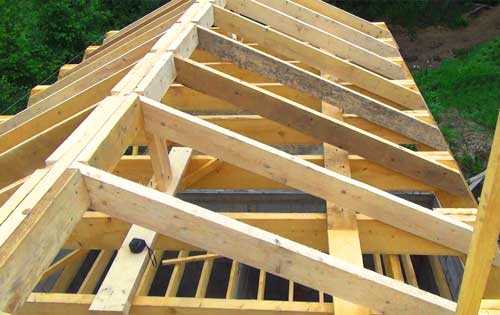 Монтаж деревянных стропил – как рассчитать размеры и усиление стропильной крыши, правильно сделать монтаж, инструкции на фото и видео