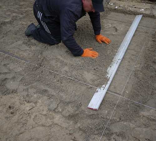 Можно ли класть тротуарную плитку на песок – Технология укладки тротуарной плитки на песок: пошаговая инструкция