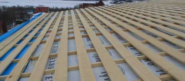 Накрыть крышу односкатную крышу – Как строится односкатная крыша своими руками: пошаговый монтаж и выбор кровельного материала