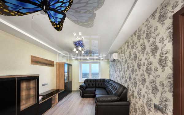 Натяжные потолки в зал фото дизайн – Натяжные потолки для зала в квартире (85 фото): виды современных покрытий, красивый дизайн гостиной 18 кв. м, идеи