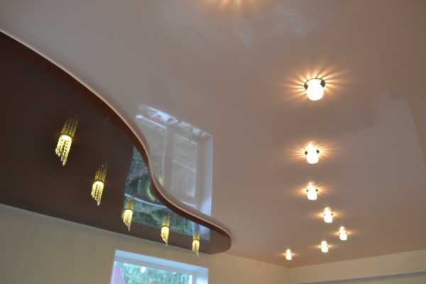 Навесные двухуровневые потолки фото – Двухуровневый потолок на кухне (70 фото): дизайнерский проект двухъярусного потолка
