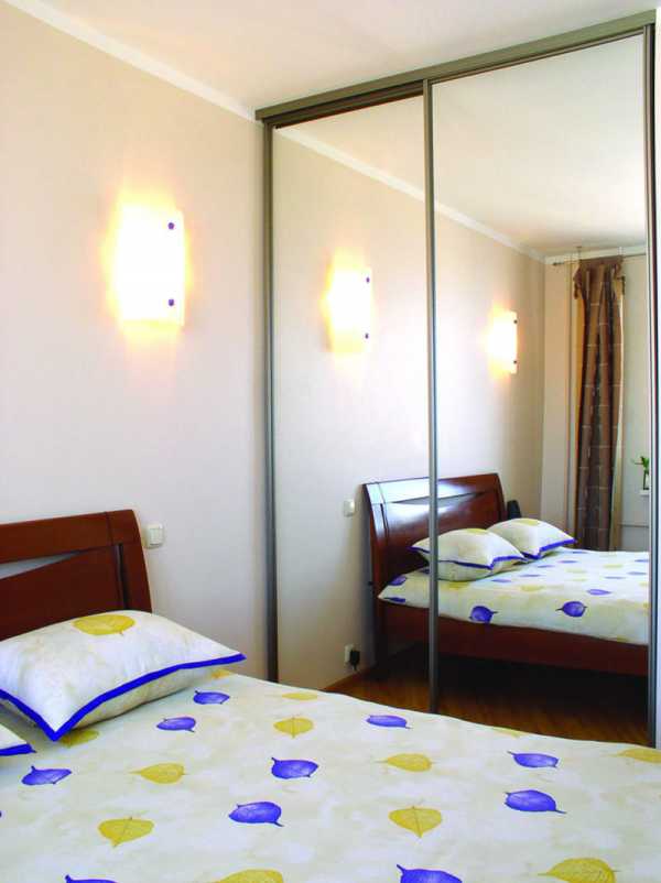Обои для узкой спальни фото – Дизайн узкой спальни (50 фото): красивые идеи интерьеров
