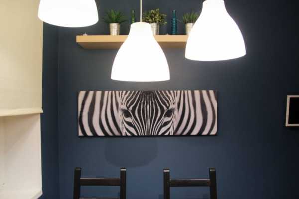 Обои светлые однотонные для стен фото – настенные покрытия в комнату с крупным рисунком и изделия с узорами для стен в интерьере с мебелью, варианты моделей под светлые пол и двери