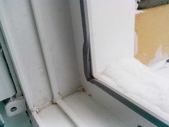 Окна пластиковые потеют как устранить – Почему потеют пластиковые окна, откуда конденсат внутри окна, что делать если пластиковые окна потеют
