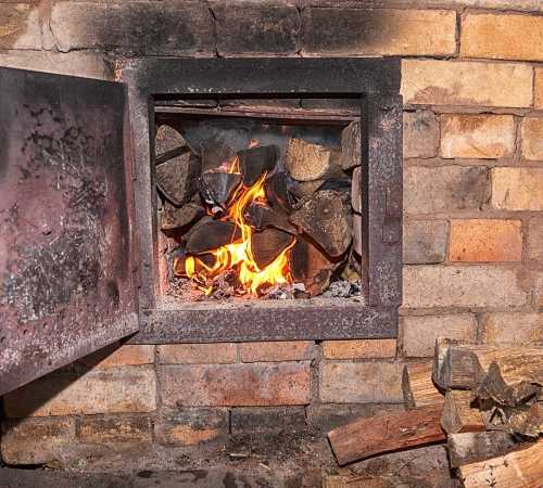 Печи для дома на дровах длительного горения с водяным контуром видео – отопительные печки долгого горения, самодельная твердотопливная печь на дровах медленного горения, дровяная чугунная