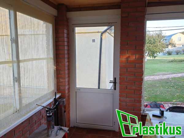 Пластиковые двери входные фото – уличные модели в частный загородный дом, стеклянные элементы в вариантах из ПВХ, вторая дверь, отзывы