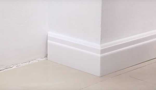 Плинтус напольный широкий белый – Широкий плинтус из ПВХ, деревянные, пластиковые галтели в интерьере, монтаж своими руками: фото и видео