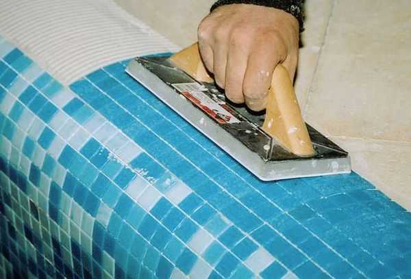 Плиточный клей влагостойкий – морозостойкие и водостойкие варианты для уличного покрытия, продукция для клинкерной плитки на улице