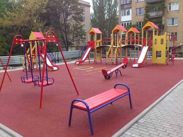 Покрытие детских площадок – Купить пластиковое покрытие для детских площадок на улице, цена на модульные покрытия детской игровой площадки на улице в Москве