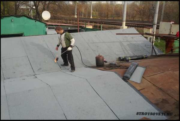 Покрытие крыши гаража технониколем видео на старый рубероид – Покрытие крыши гаража Технониколем своими руками