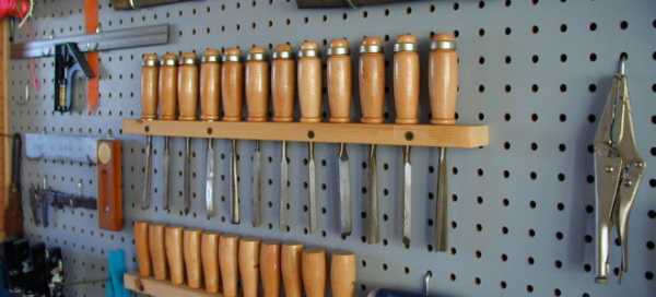 Полки для инструмента в гараже – Полки в гараж своими руками (51 фото): варианты из металла, как сделать стеллаж для инструмента и колес