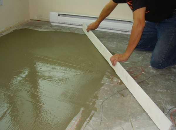 Положить линолеум на бетонный пол – Укладка линолеума на бетонный пол: как правильно класть и стелить напольное покрытие - тонкости технологии, как положить и чем приклеить
