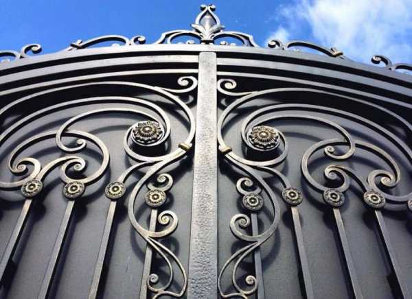 Распашные ворота кованые фото – 105 фото интересных проектов художественной ковки
