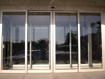 Раздвижные стеклянные наружные двери – входные стеклянные модели для частного дома, наружные варианты дверей из стеклокомпозита, пластиковые и алюминиевые профили на улицу