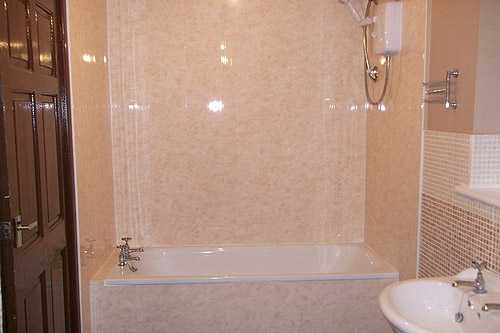 Ремонт в ванной панели пвх – Ремонт и отделка ванной комнаты пластиковыми панелями стеновыми, видео, фото красивых панелей ПВХ в ванную комнату, правила установки