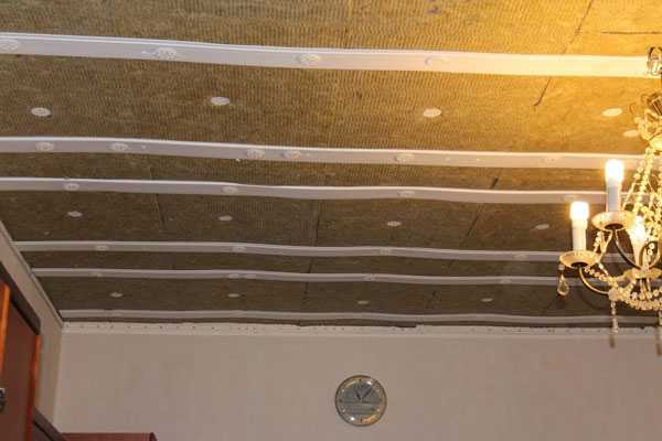 Шумоизоляция потолка в квартире под натяжной потолок видео – Звукоизоляция потолка в квартире под натяжной потолок