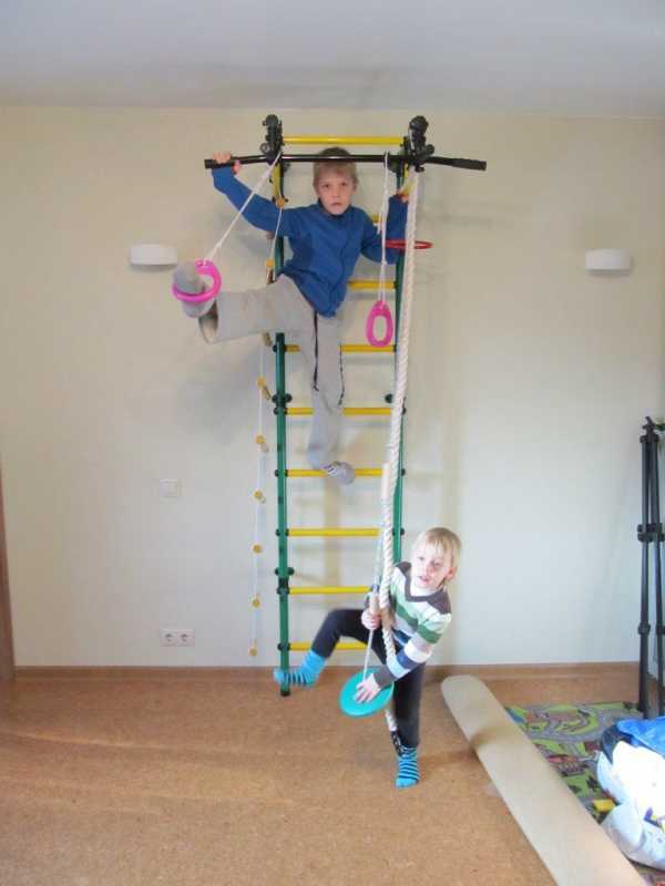 Шведская детская – деревянные и металлические домашние споркомплексы, с креплением к стене и потолку (37 фото)
