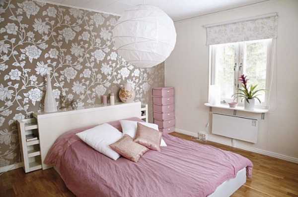 Современные варианты поклейки обоев в спальне фото – Интерьер спальни с обоями двух видов + фото