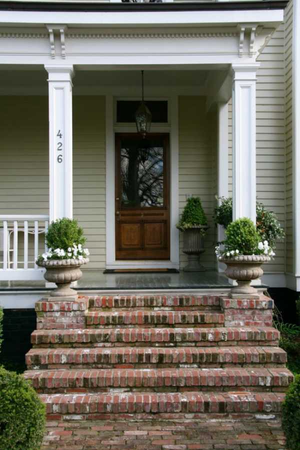 Ступеньки на крыльцо – ступеньки для частного кирпичного дома, наружные лестницы для загородного коттеджа, уличные ступени