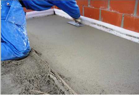 Сухая стяжка или цементная что лучше – Сухая стяжка – равноправная альтернатива бетону? – основные достоинства и недостатки, пошаговая инструкция по монтажу, особенности эксплуатации