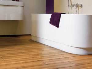 Влагостойкая ламинированная – Водостойкий и влагостойкий ламинат для ванной комнаты: характеристики и особенности укладки