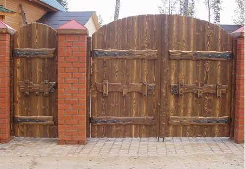 Ворота деревянные распашные фото – пошаговая инструкция. Типы конструкций деревянных ворот. Как сделать ворота из дерева своими руками.Информационный строительный сайт |