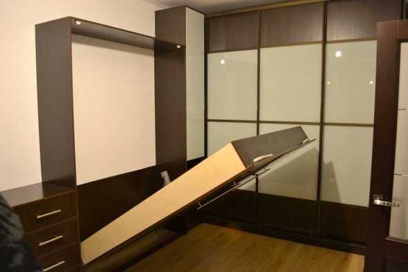 Встроенные кровати спальное место в стену или в шкаф вертикальные – откидная, встроенная икеа, складные транформеры в стене, с подъемным механизмом, видео