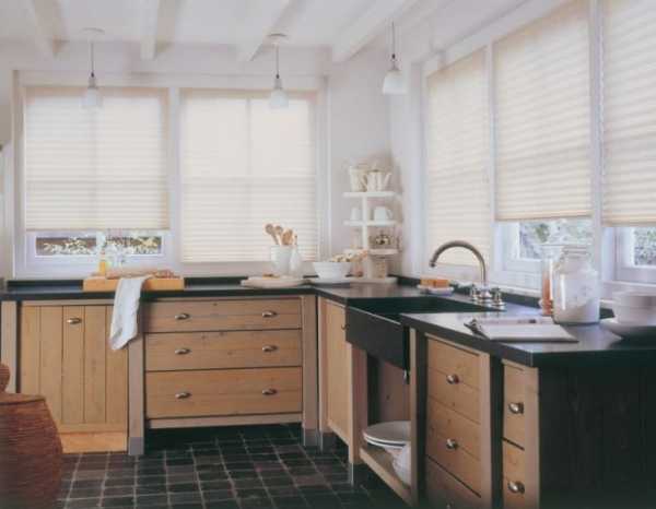 Жалюзи на окно на кухне фото – фото, на пластиковых окнах, вместо штор, вертикальные, горизонтальные своими руками, тканевые, какие лучше, рулонные, видео
